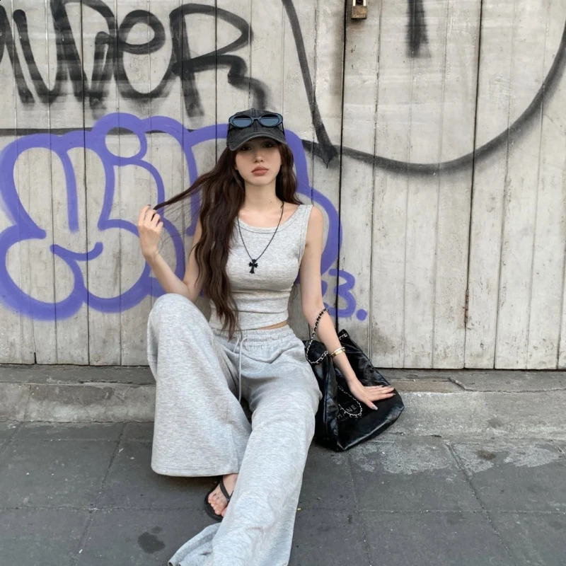 Deeptown Y2k Casual Sports Sweatpants Woman Oversized Jogging Wide Leg Gray Pants Jogger Korean Fashion Baggy Trousers Summer 240821