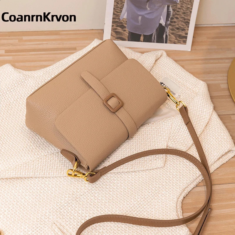 Fashion niche lamp single shoulder Versatile leather carrying cross body bag womens handbag for sale 240821