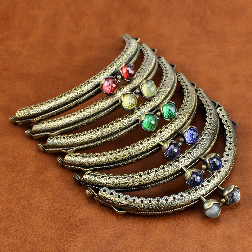 10Pcs 10.5CM Fashion Sparkling Gemstone Kiss Lock Bronze Metal Half Round Embossed Lace Wallet Stand 240821