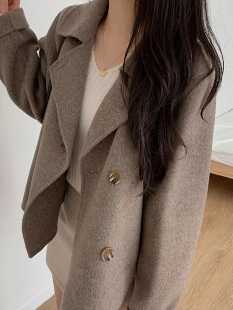 Autumn Winter Coat Women Korean Style Faux Woolen Jacket Female Vintage Fashion Double Breasted Outerwear Casual Loose Chic Coat 240822