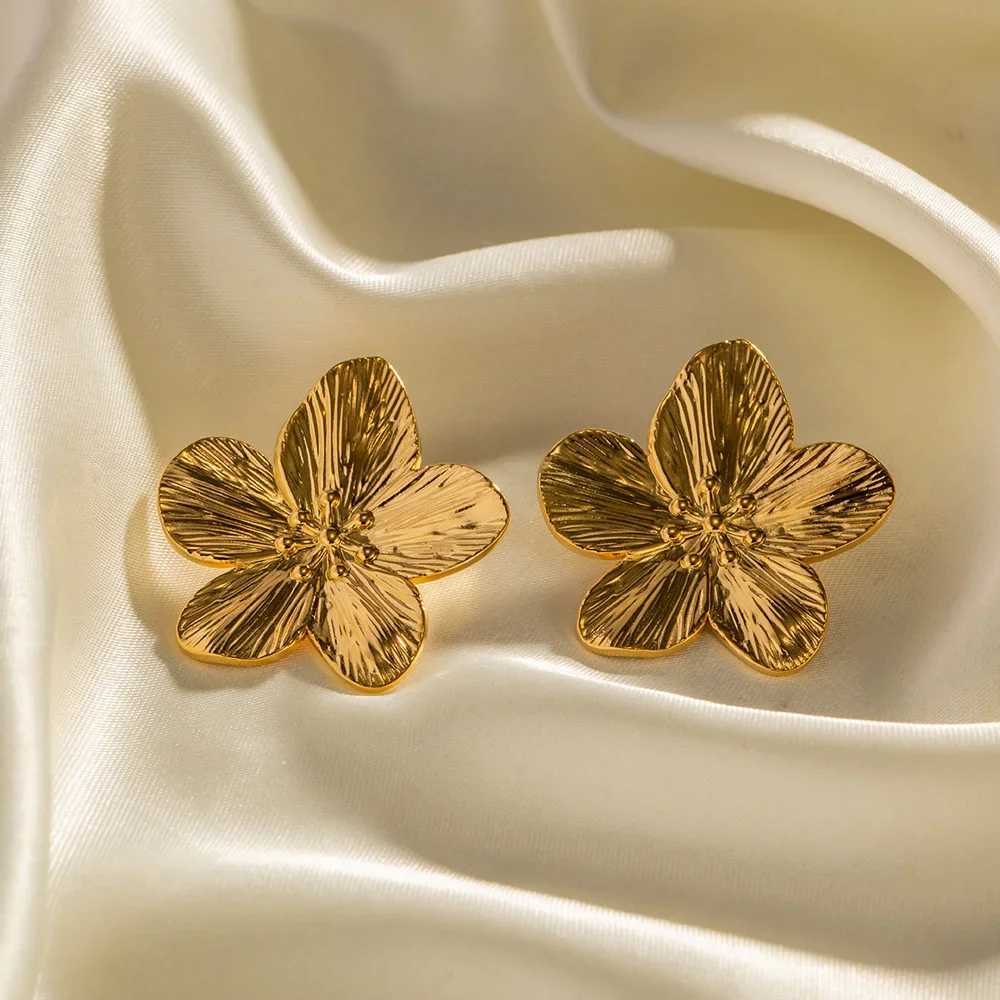 French retro gold flower stud earrings fashionable alloy earrings used for trendy luxury party jewelry X241106
