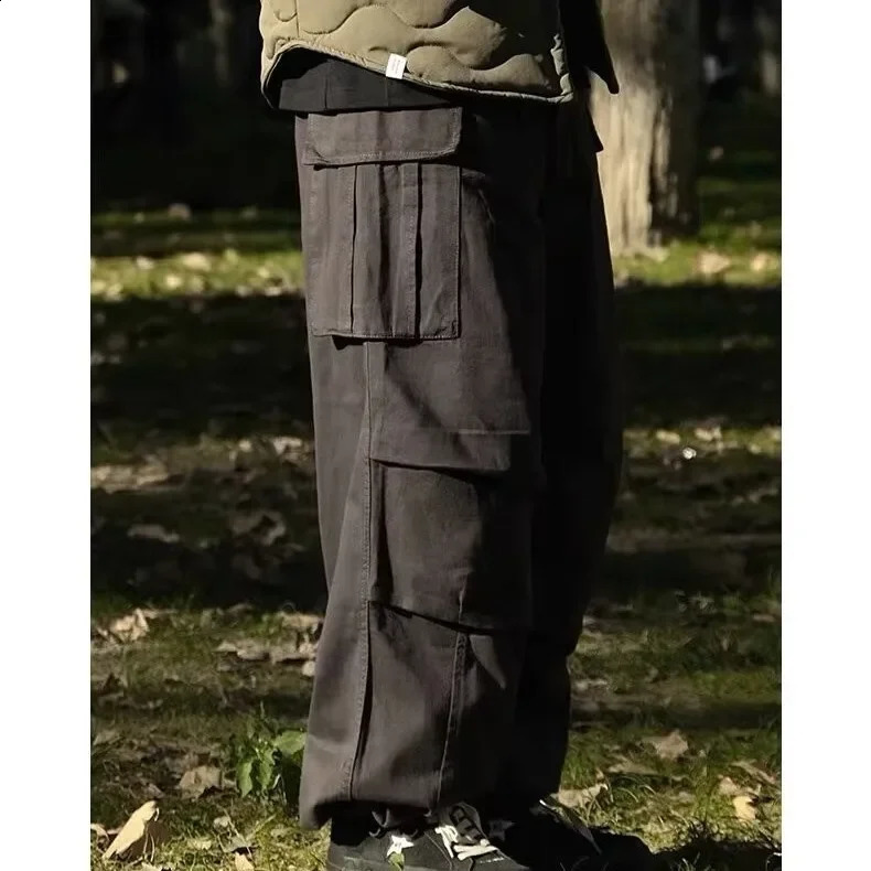Slimmingtrendy White Casual Pants Loose-fit Hip Hop Large Pocket Cargo Pants Wide Leg n Sensibility For Men 240822