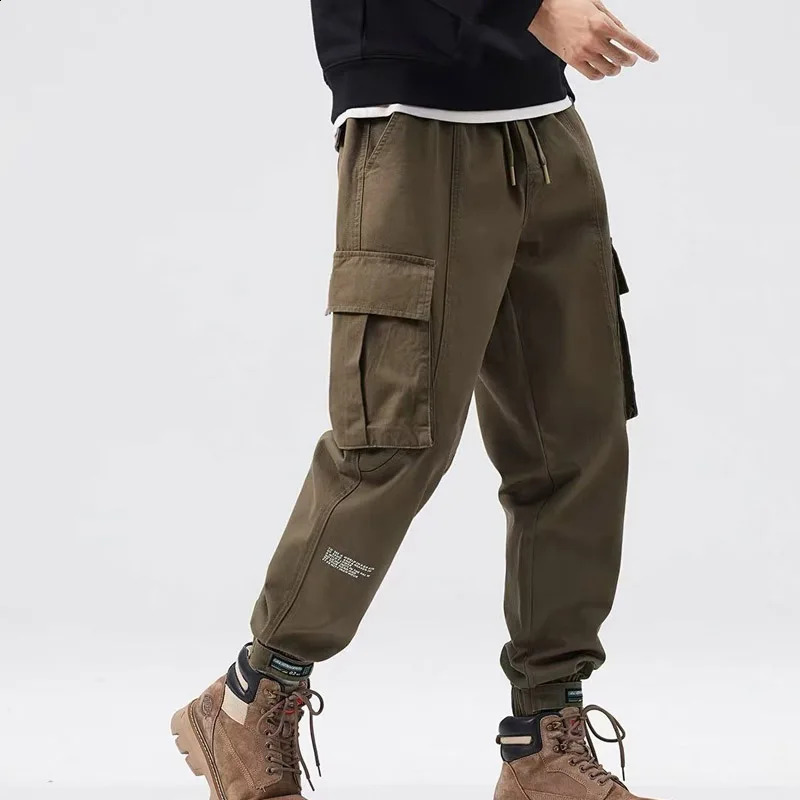 Retro Fashion Printed Letter Multi Pocket Stickers Mens Cargo Pants Classic Loose Straight Tube Casual Trousers 240821