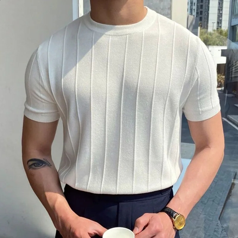 2024 Mens Top Summer Vertical Striped Short-sleeved Knitted Polo Shirt Mens Casual Mens Short-sleeved T-shirt 240821