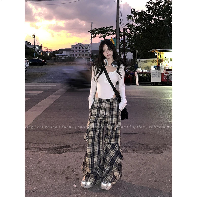 Women Gothic Plaid Cargo Pants Y2k 2000s Streetwear Sweatpants Vintage High Waist Trousers Harajuku Wide Pants Aesthetic Clothes 240821
