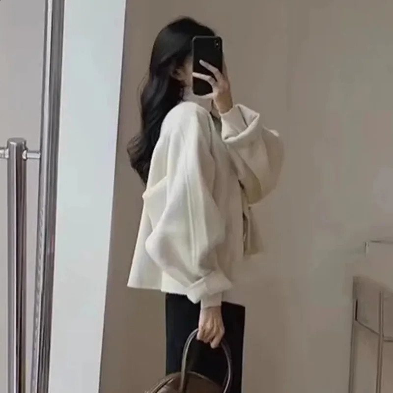 Sweet Warm Round Neck Woolen Coat Fall Winter Women Loose Korean Wool Blend Overcoat Solid Single Breasted Abrigo Mujer 240822