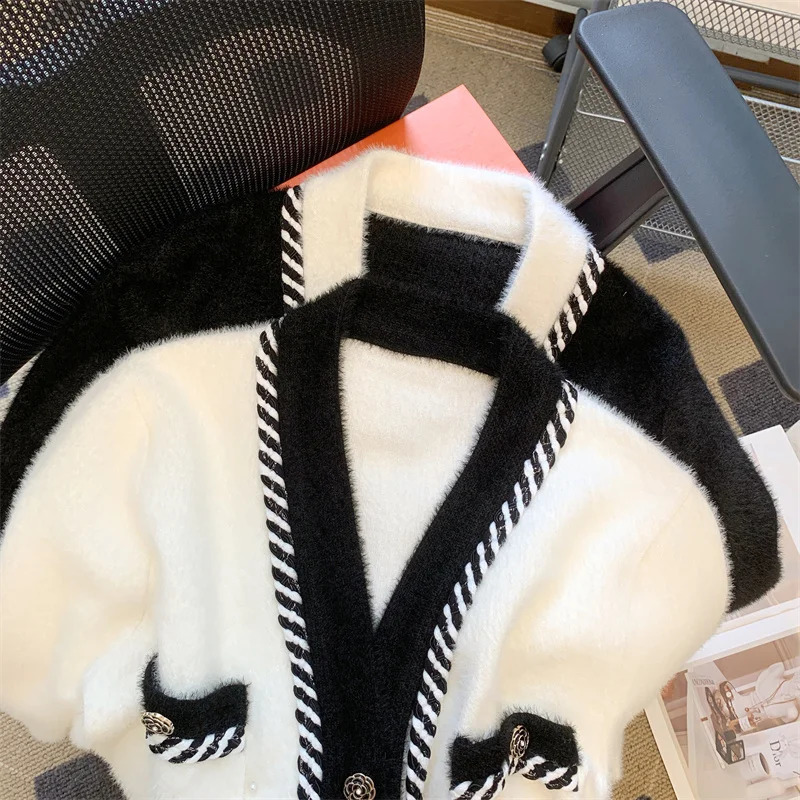 Retro elegant plain knitted cardigan wool sweater for women autumn and winter long sleeved Vneck top fashionable chic jumper 240821