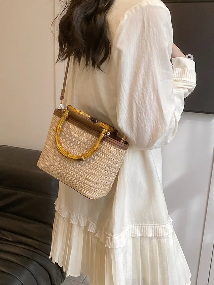 2024 Summer Bamboo Joint Handbag Unique Weaving Crossbody Bag Retro and High end Leisure Grass Woven for Women 240821