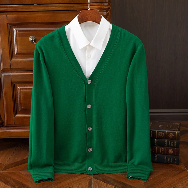 Fall/Winter 100% Merino wool cashmere coat mens V-neck cardigan casual solid color padded knit coat warm coat 240821
