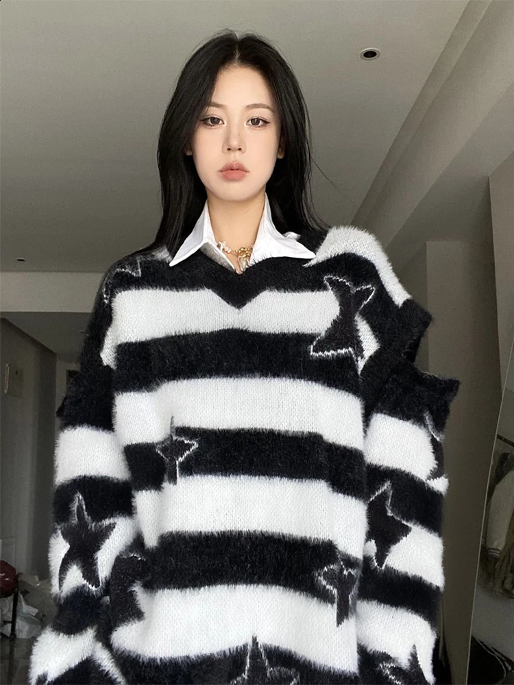 Gothic retro Y2K black and white punk striped star outdoor casual oversized loose womens knitted patchwork sweater 240821