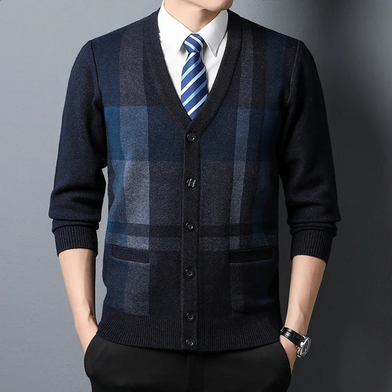 Autumn Mens Cardigan Plaid Fashion Business Casual Knitted Sweater Warm V-neck Sweater Male Tops 240821