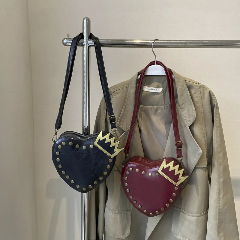 Retro Rivet Crossbody Cute Love Heart Handbag Purse Clutch Lady Black Pu Leather Cross Body Mini Phone Bag Red 240821