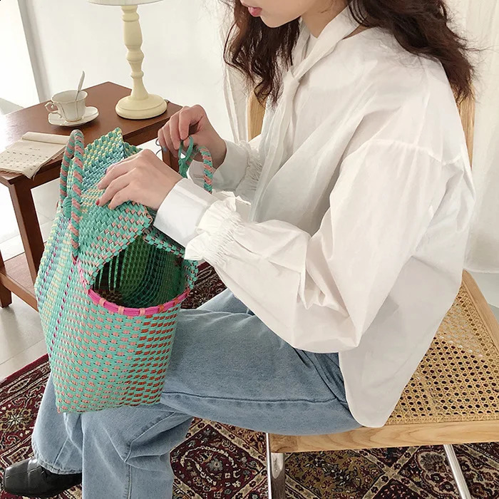 Casual Rattan Basket Women Handbags Wicker Woven Striped Hand Bags Handmade Summer Beach Bag Large Tote Big Bucket Purses 240821