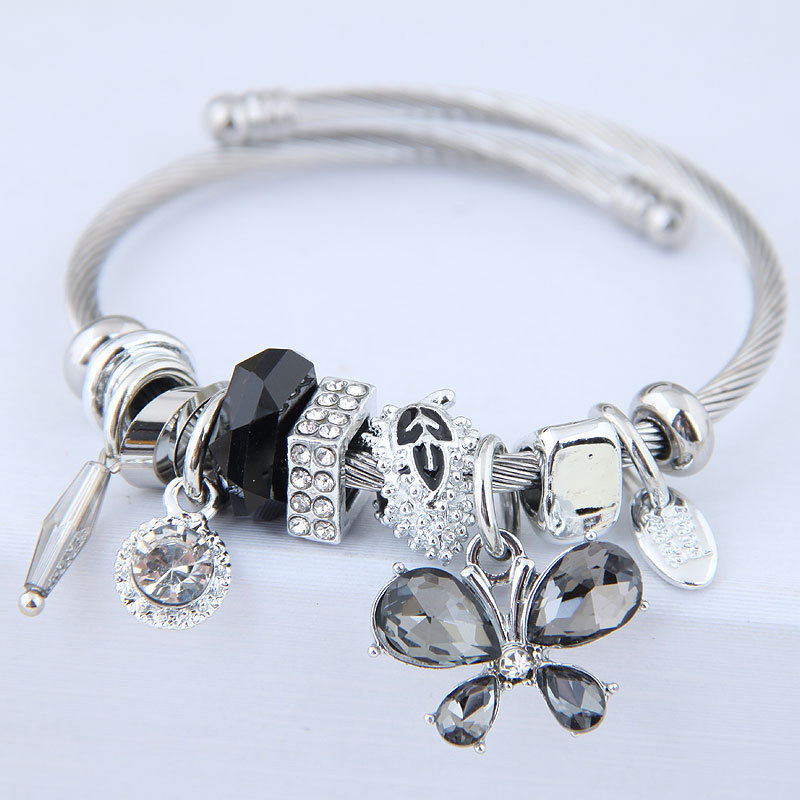 Butterfly metal women's bracelet, niche, fresh, beautiful, light luxury bracelet