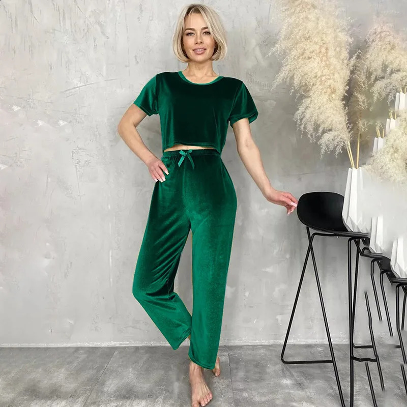 Women 2024 Autumn Winter Velvet Pajama Set Short Sleeve Top Elastic Waist Pants Home Casual Red Green Elegant Warm Suit 240821