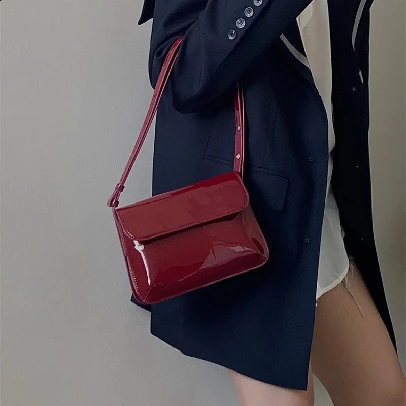 Fashion Patent Leather Lady Sling Bag Pu Leather Women Phone Crossbody Bag Small Ladies Flap Shoulder Messenger Bag Bolsas Red 240822
