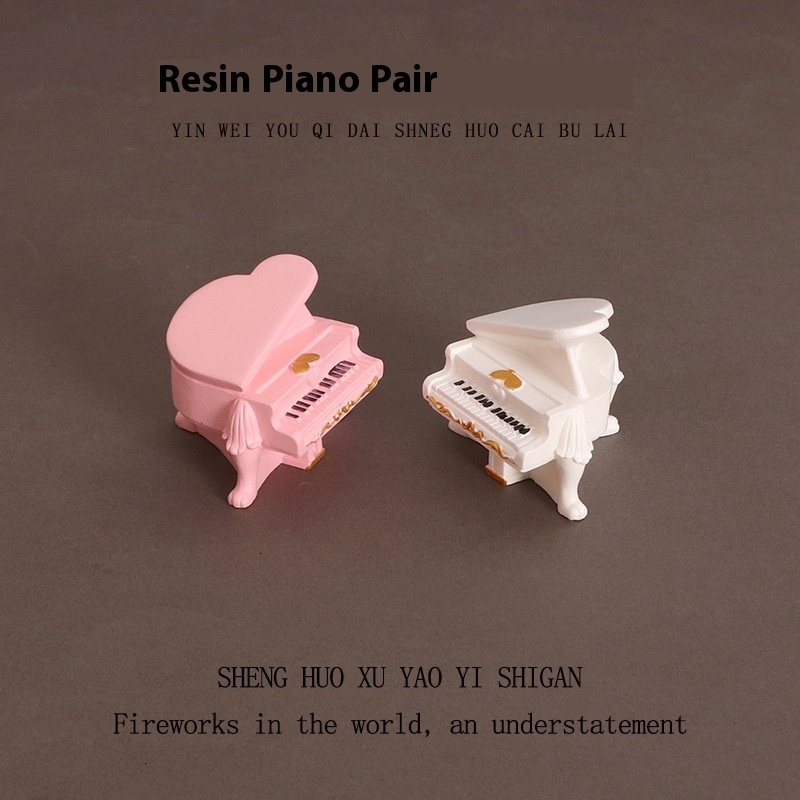 Cute piano models, creative ornaments, musical instruments, guitar playing scenes, doll houses, passing homes, resin tabletop decorations