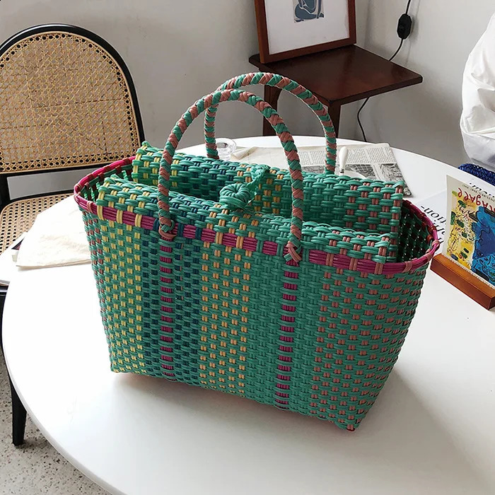 Casual Rattan Basket Women Handbags Wicker Woven Striped Hand Bags Handmade Summer Beach Bag Large Tote Big Bucket Purses 240821