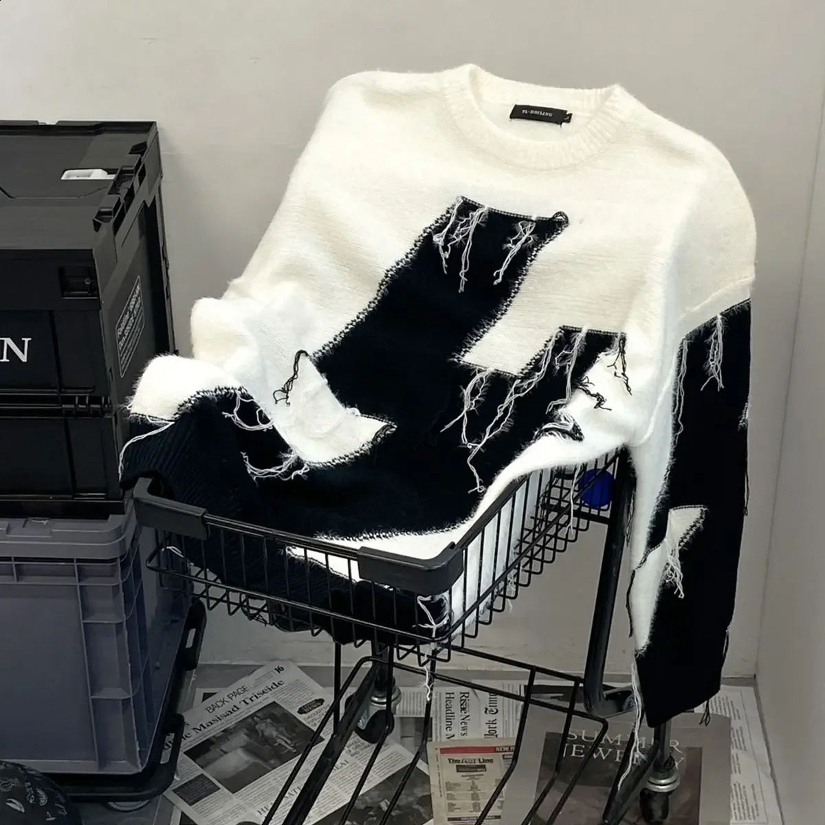 American Retro Autumn And Winter Loose Fringed Round Neck Knitted Thick Sweater Men n Sense Of Contrast Street Hip-hop Top 240821