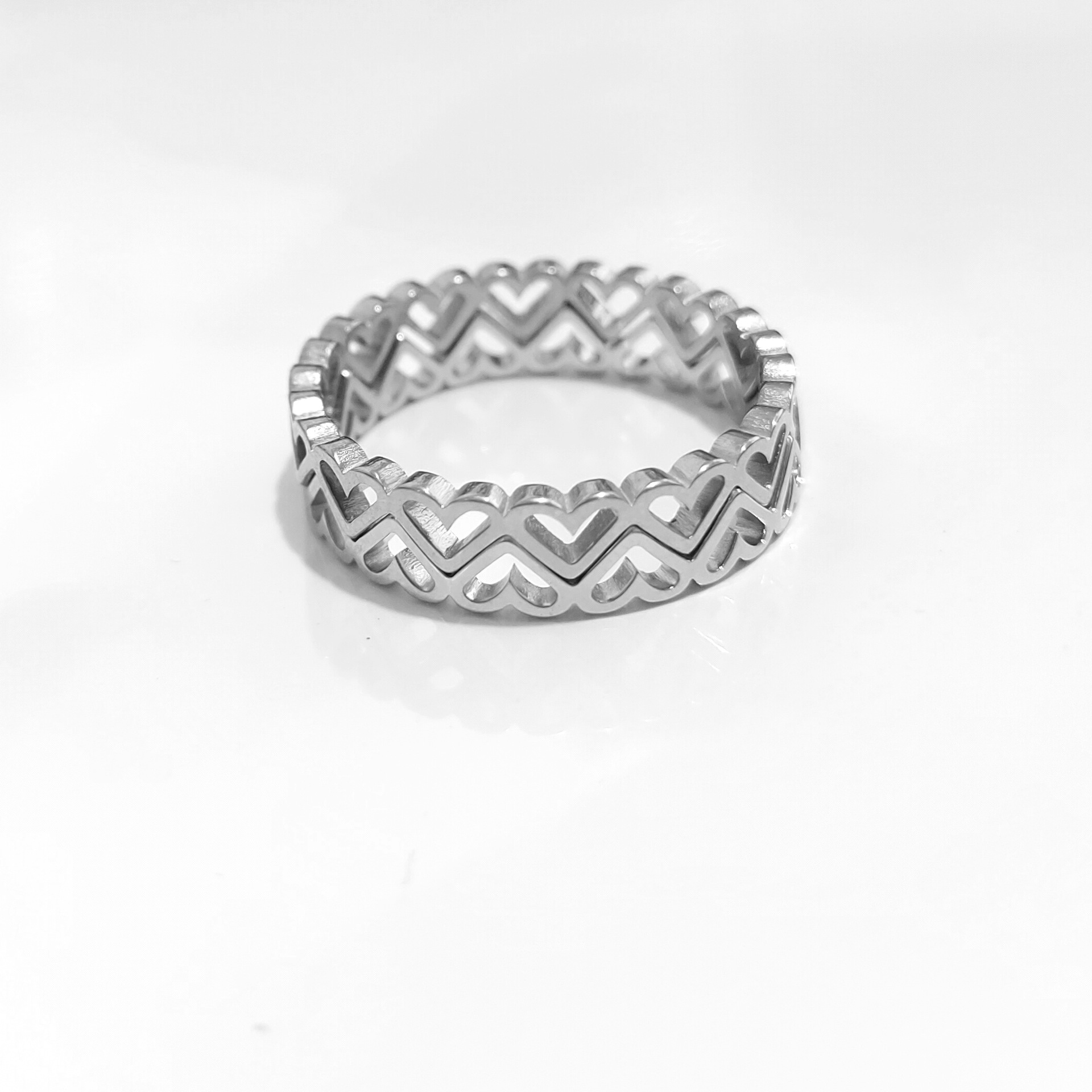 Stainless steel fashionable hollowed out peach heart ring, high-end and versatile combination ring for women