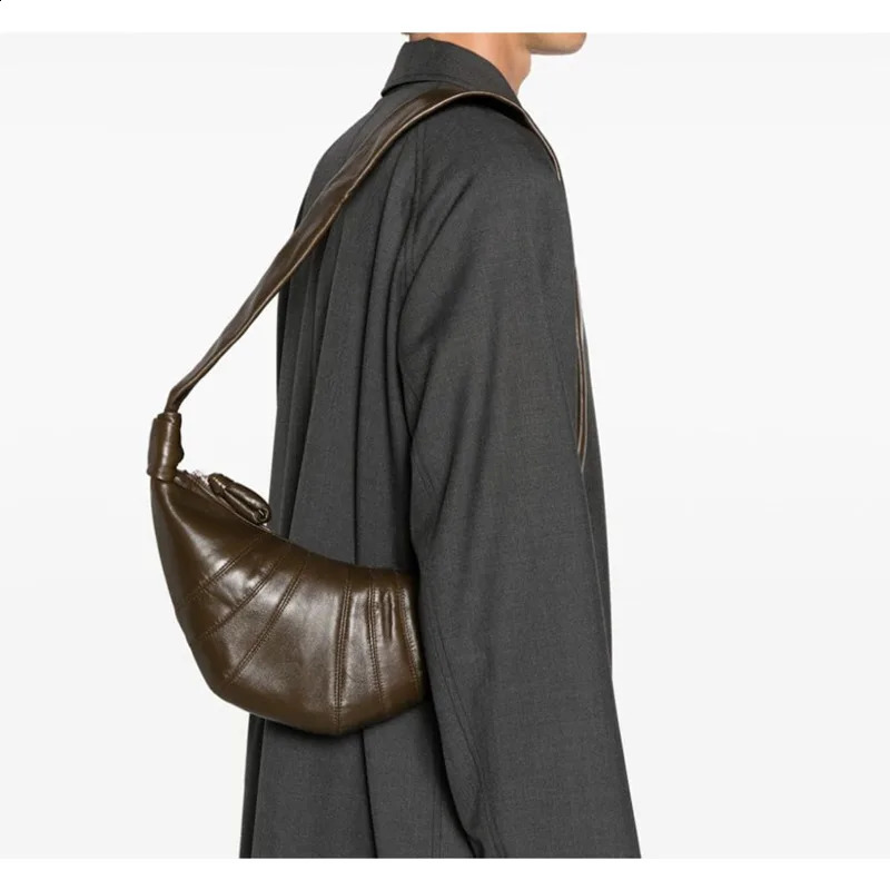 Fashionable and highquality LE leather y n horn bag large capacity soft luggage womens shoulder messenger 240821