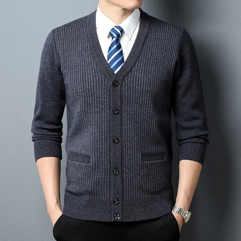 Autumn Mens Cardigan Plaid Fashion Business Casual Knitted Sweater Warm V-neck Sweater Male Tops 240821
