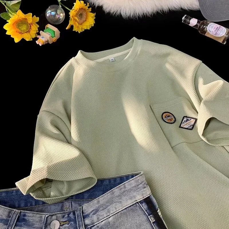 Summer mens retro waffle Tshirt with short sleeves embroidered hiphop fashion top Y2K streetwear pocket oversized 240822