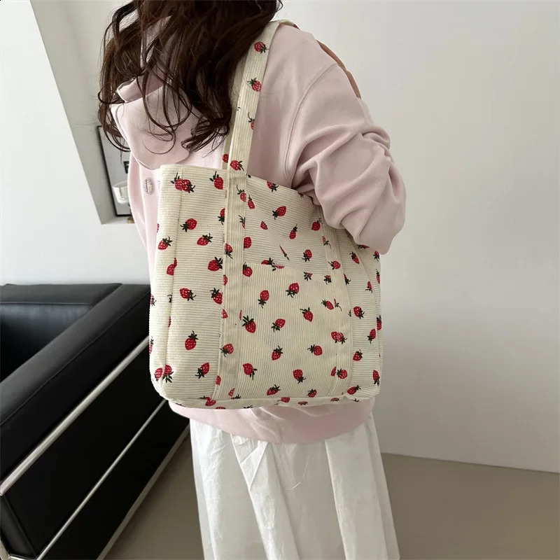 Casual Strawberry Pattern Tote Bag Large Capacity Women Shoulder Bags Chic Simple Handbags Big Nylon Shopping College Purses 240821