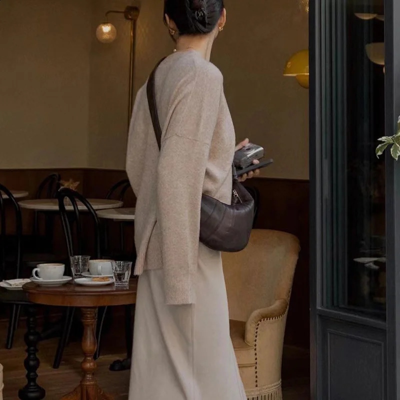 Fashionable and highquality LE leather y n horn bag large capacity soft luggage womens shoulder messenger 240821