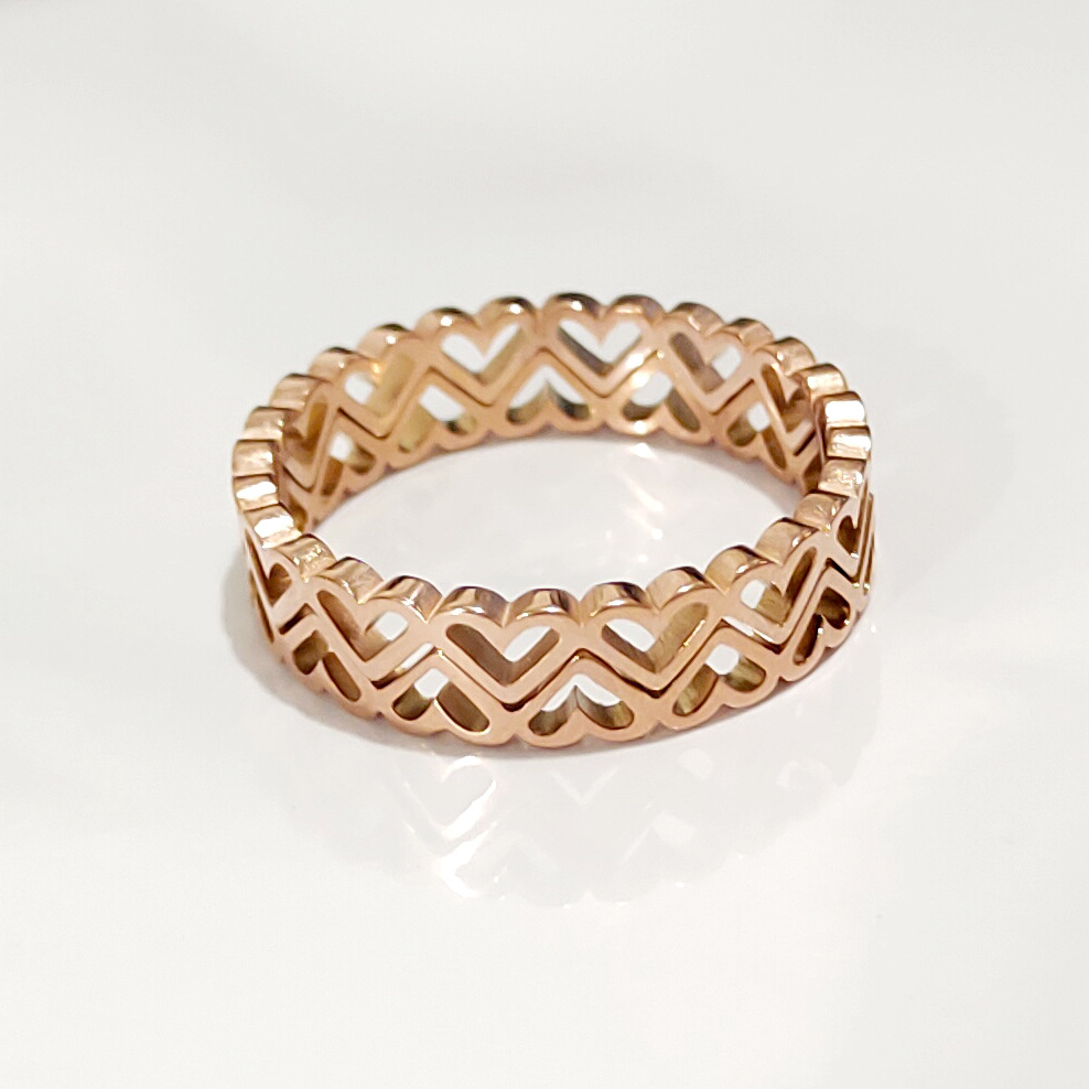Stainless steel fashionable hollowed out peach heart ring, high-end and versatile combination ring for women