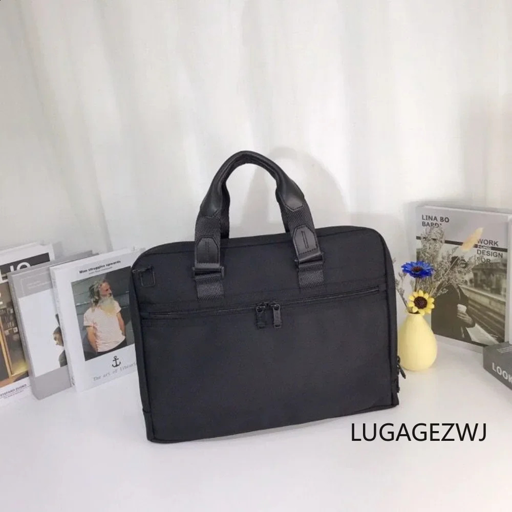 Fashion y er 14 inch Laptop Briefcase Business Handbag For Men Large Capacity Mens Leather Shoulder Bag 240821 4fe9