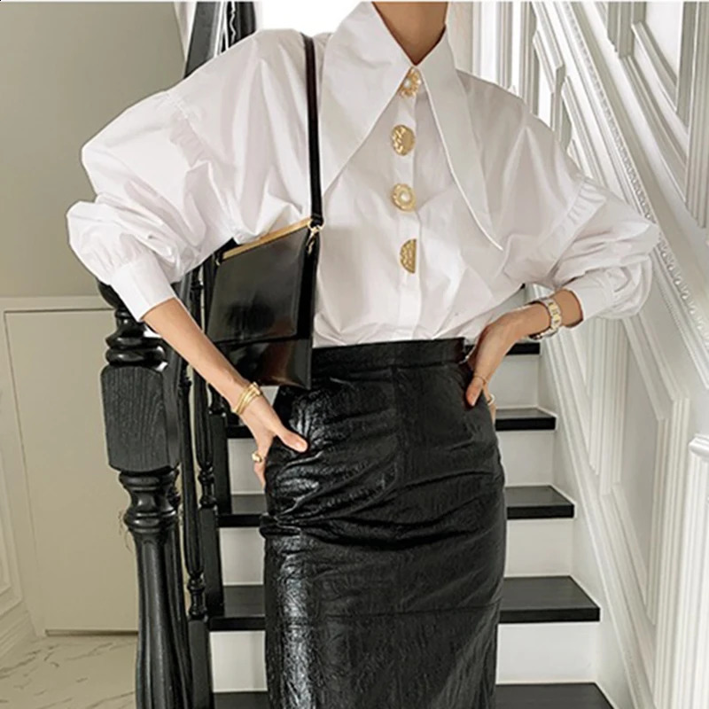 White Elegant Pearl Women Shirts Korean Sharp Corner Collar Loose Long Sleeve Ladies Blouse Y2k Fashion Chic Female Tops 240821