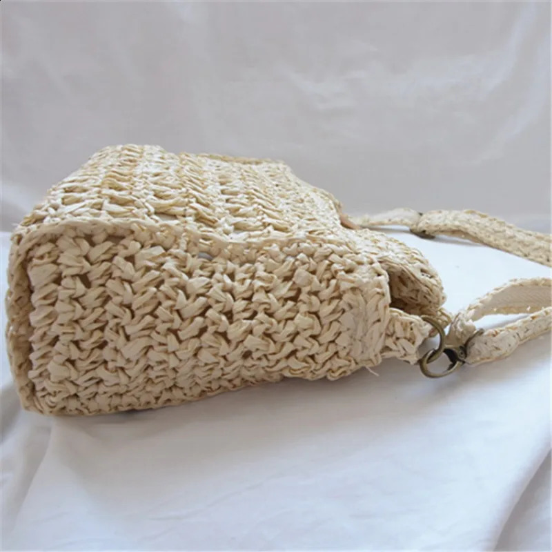Vintage Bamboo Handle Straw Handbags Casual Paper Woven Women Shoulder Crossbody Bags Handmade Summer Beach Bag Small Tote Purse 240821