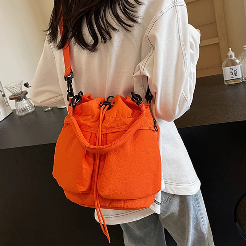 Casual Soft Puffer Bucket Bag Drawsting Padded Women Shoulder Bags Lightweight Nylon Handbags Simple Small Tote Shopper Purses 240821