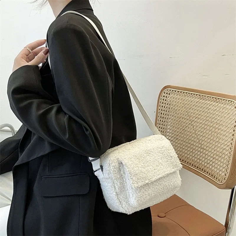 Ladies Fashion Allmatch Oneshoulder Messenger Chain Cute Plush Bag Party Mobile Phone Outdoor 240821