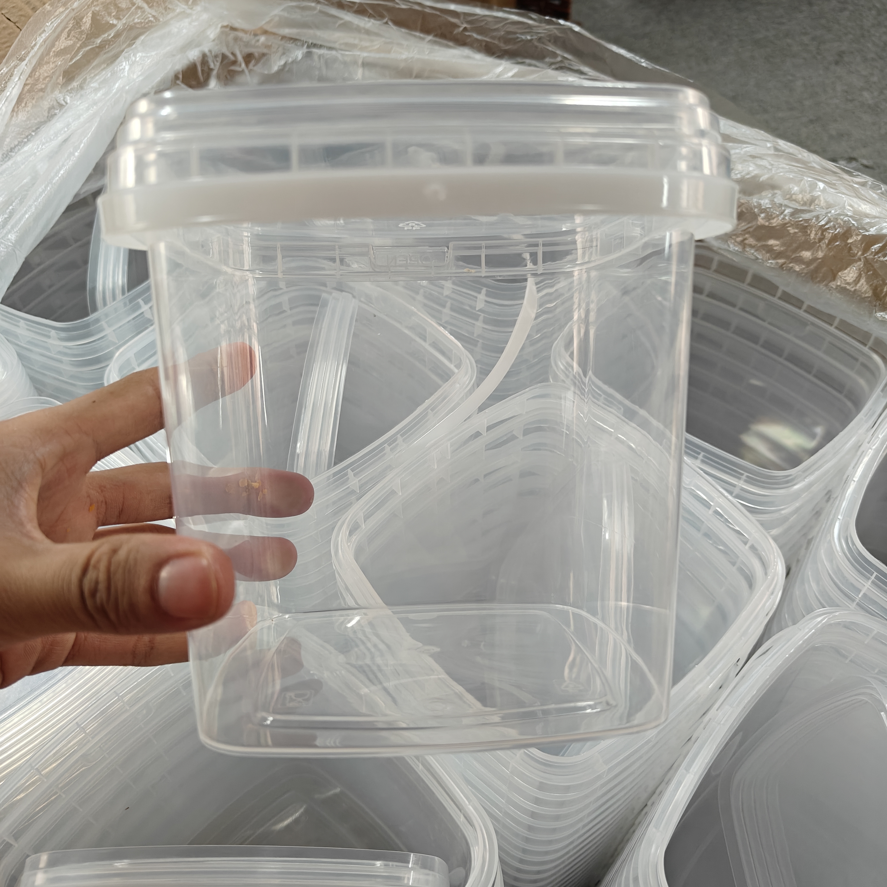 68OZ Square Deli Containers with Lids Clear Plastic Food Storage Containers Airtight Deli Containers