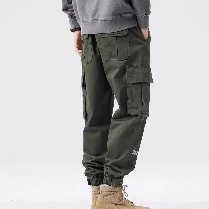 Retro Fashion Printed Letter Multi Pocket Stickers Mens Cargo Pants Classic Loose Straight Tube Casual Trousers 240821