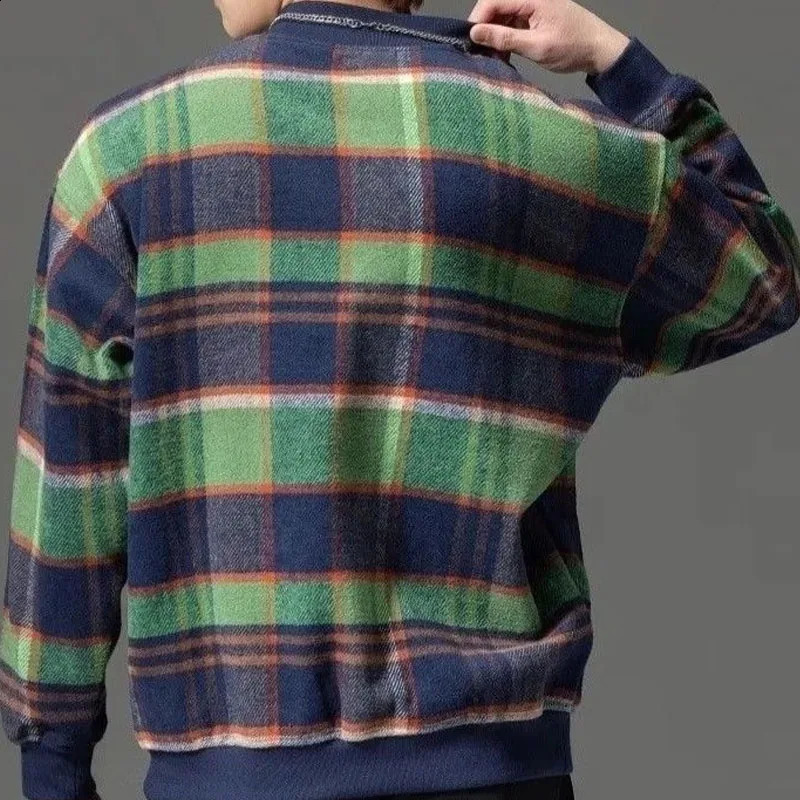 autumn and winter fashion Korean version retro contrasting plaid round neck thick loose fit cool casual mens sweater 240821