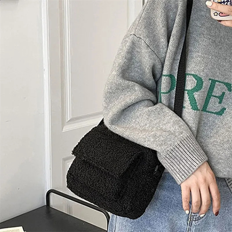Ladies Fashion Allmatch Oneshoulder Messenger Chain Cute Plush Bag Party Mobile Phone Outdoor 240821