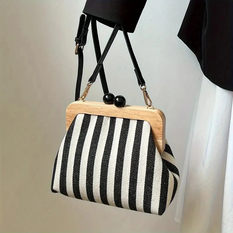 Fashion Striped Wooden Clip Shell Women Shoulder Bags Elegant Crossbody Clutch Purses for Party 2024 240821