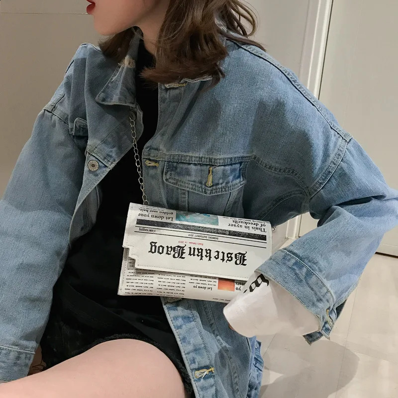 Creative spaper n Chains Crossbody Bag for Women Funny Pu Leather Lady Shoulder Messenger Bags Cute Small Female Purses 240821