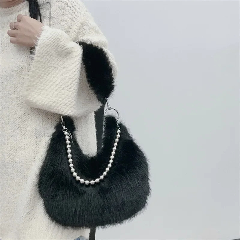 Sweet Cool Faux Fur Womens Shoulder Bag Solid Color Plush Female Chain Underarm Bags Simple Winter Female Fluffy Hobos Handbags 240821