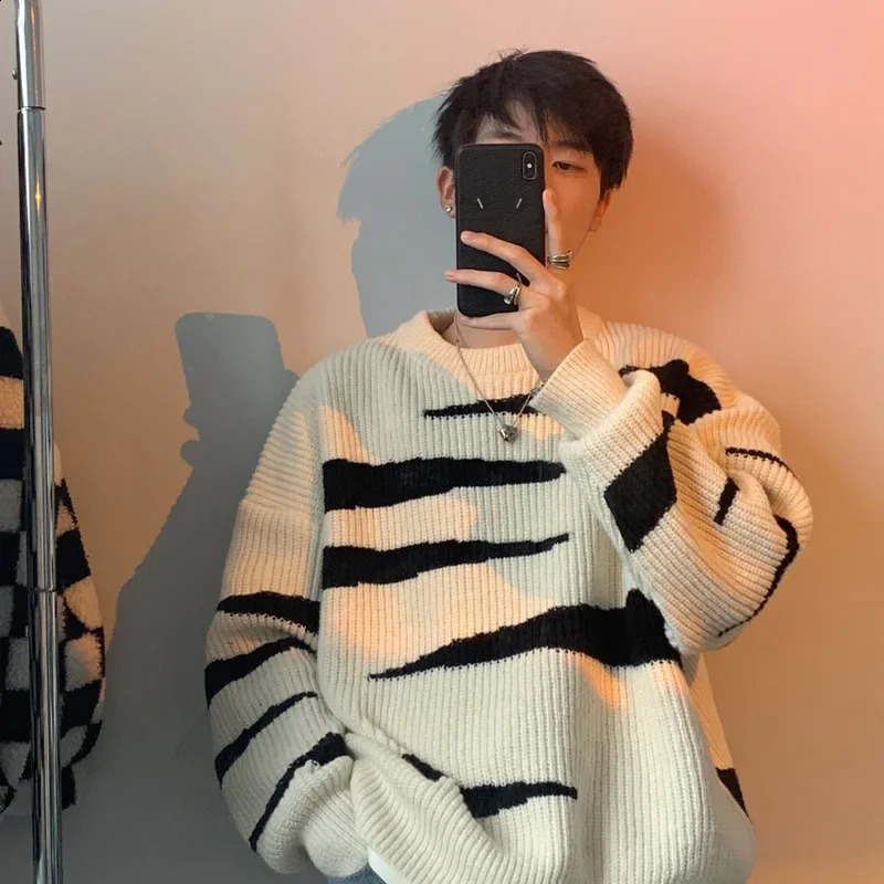 Autumn/winter Thick Loose-fit Sweater For Men Trendy Japanese Teenage Cool Idle Style Knitted Top Casual Crew Neck 240821