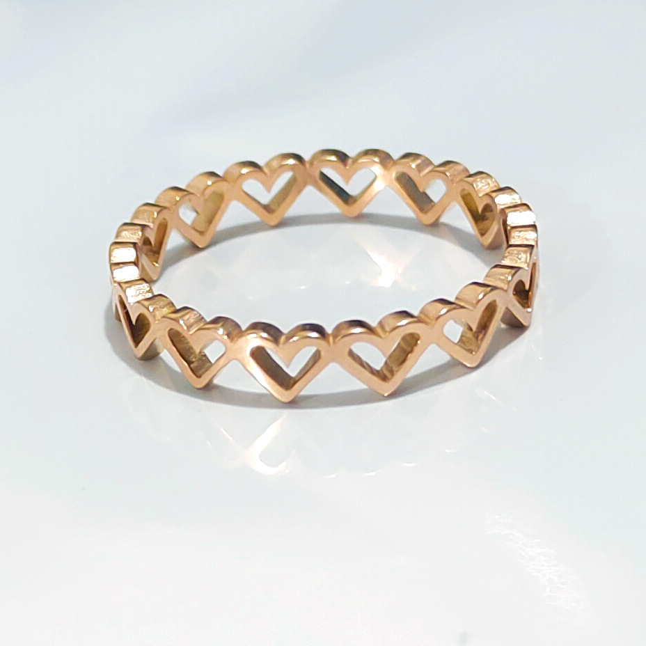 Stainless steel fashionable hollowed out peach heart ring, high-end and versatile combination ring for women
