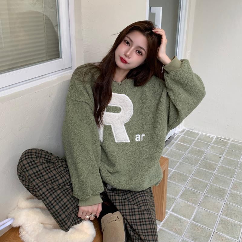 autumn and winter new imitation lamb wool letter thick warm round neck long sleeved sweatshirt for women with lazy style loose top dongdumaoyi