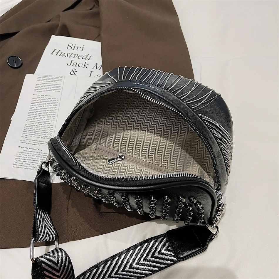 y womens luggage fashionable tassel leather large capacity cross body sling bag waist casual rivet n travel Sac 240821