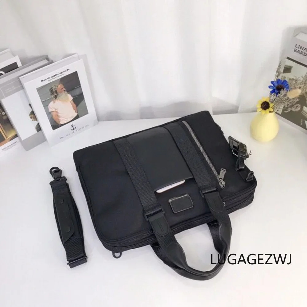 Fashion y er 14 inch Laptop Briefcase Business Handbag For Men Large Capacity Mens Leather Shoulder Bag 240821 4fe9