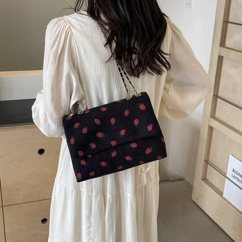 Cute Strawberry Pattern Women Shoulder Bags Big Flap Chains Crossbody Bag Casual Vintage Corduroy Messenger Underarm 2024 240821