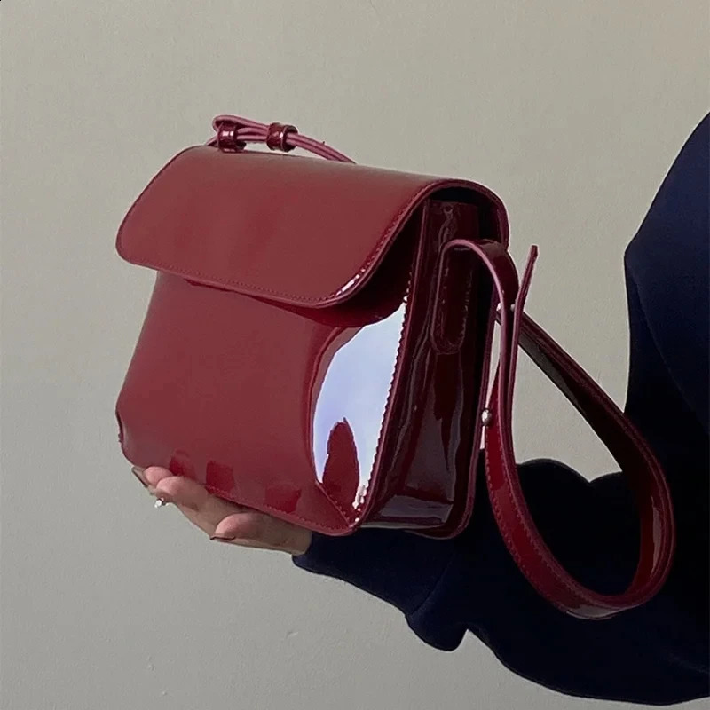 Fashion Patent Leather Lady Sling Bag Pu Leather Women Phone Crossbody Bag Small Ladies Flap Shoulder Messenger Bag Bolsas Red 240822