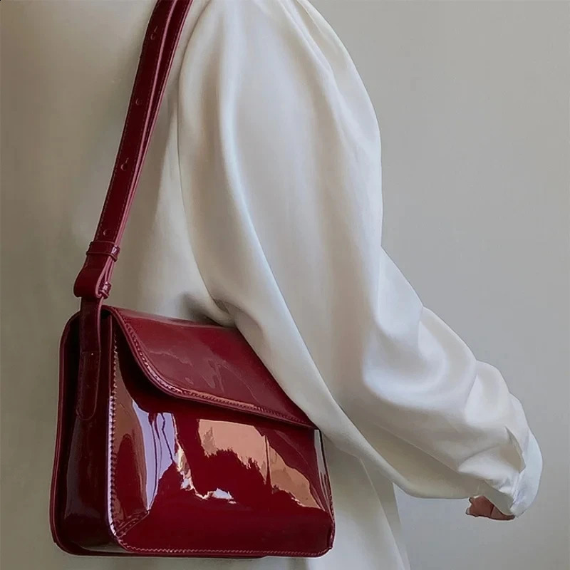 Fashion Patent Leather Lady Sling Bag Pu Leather Women Phone Crossbody Bag Small Ladies Flap Shoulder Messenger Bag Bolsas Red 240822